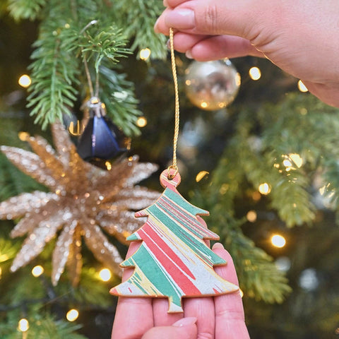 Tarjeta artesanal con adorno - Árbol festive