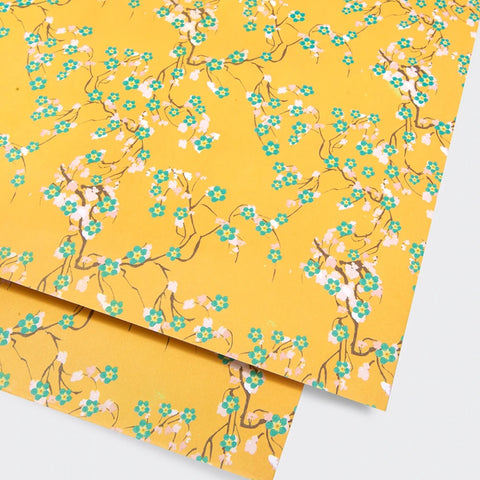 Papel regalo flores fondo amarillo - 50x70cm