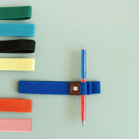 Correa portabolígrafos para cuaderno