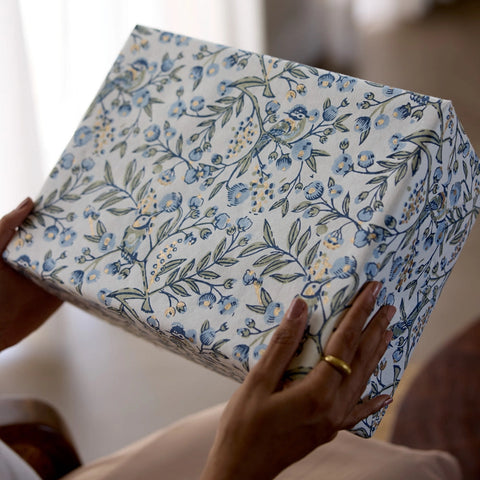 Papel regalo algodón 50x70cm - Pájaros cantores azul