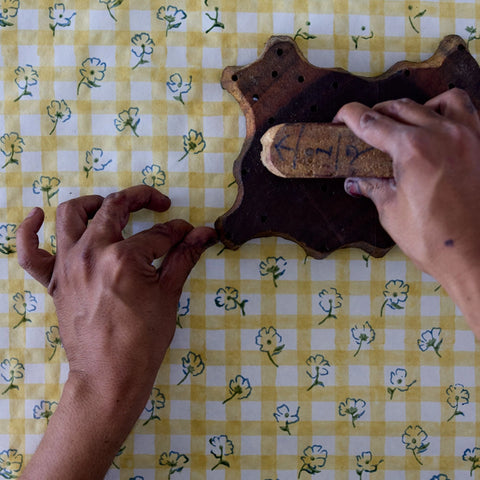 Papel regalo algodón 50x70cm - Cuadros amarillo y azul