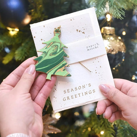 Tarjeta artesanal con adorno - Árbol esmeralda