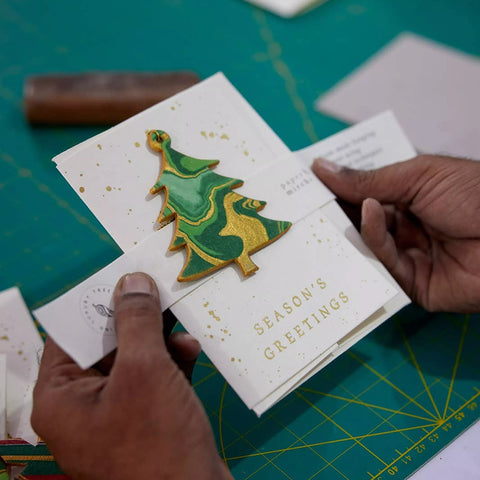 Tarjeta artesanal con adorno - Árbol esmeralda